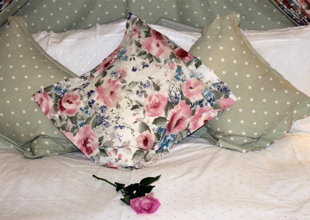 Cherubs Nest Dartmouth Room photo